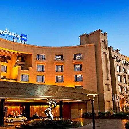 Radisson Blu Plaza Delhi Airport Hotel New Delhi Eksteriør billede